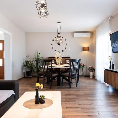 Superior Apartment Sincic โปเรช ภายนอก รูปภาพ