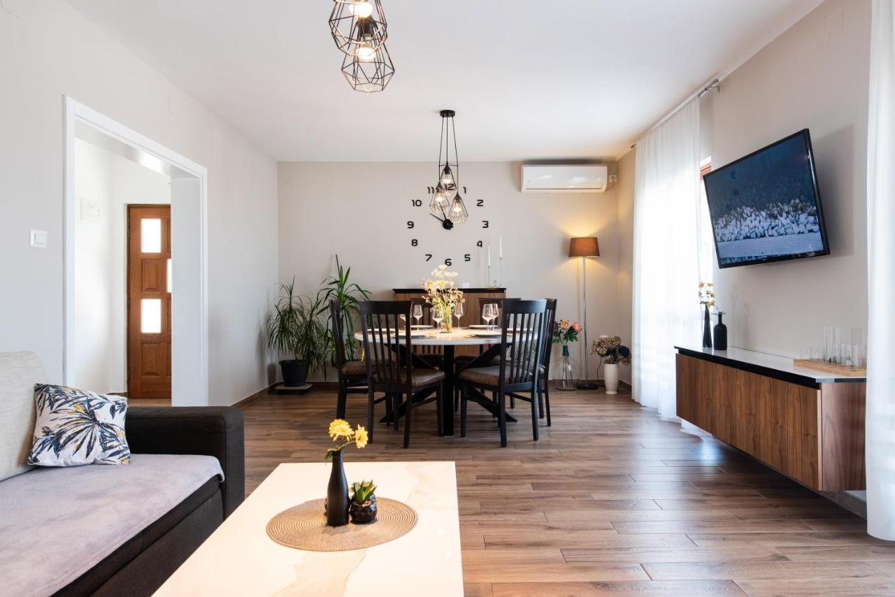 Superior Apartment Sincic โปเรช ภายนอก รูปภาพ