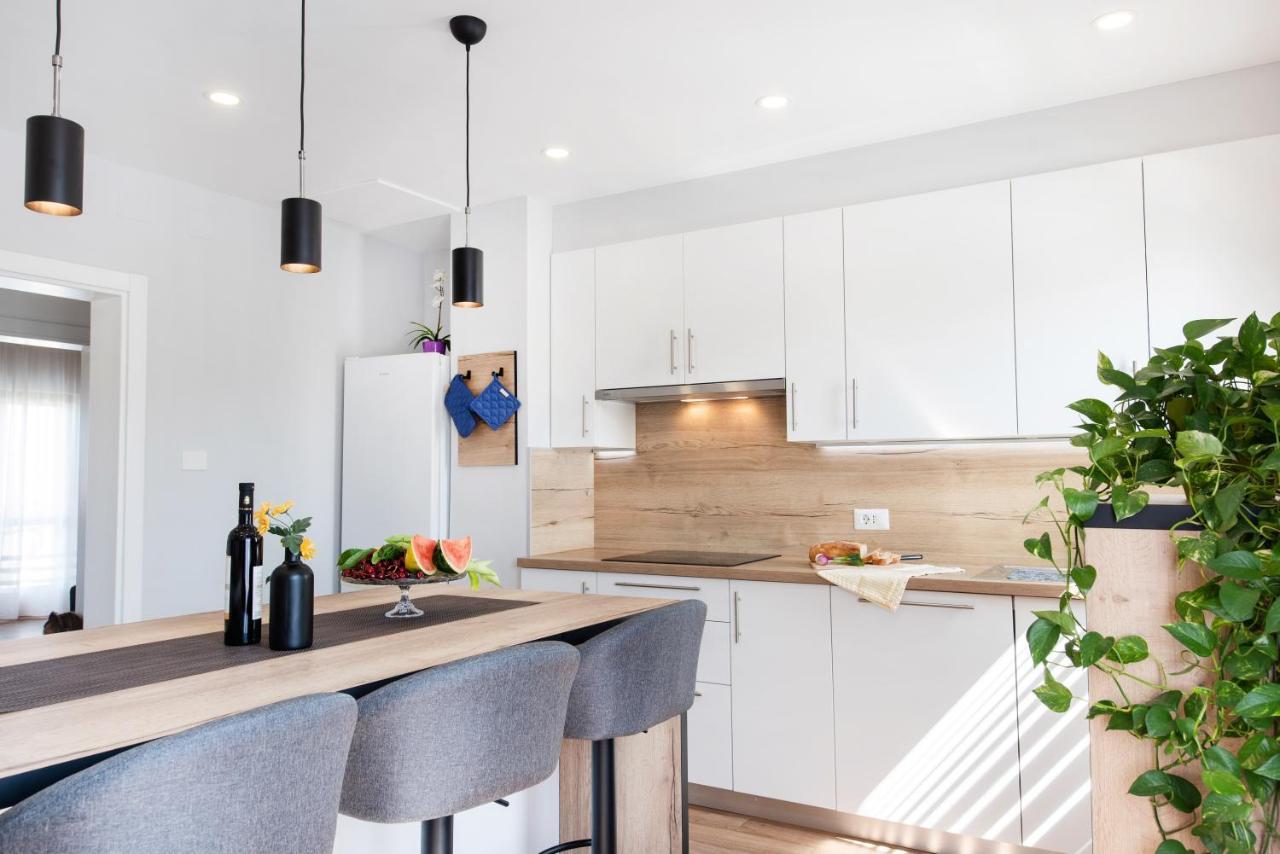 Superior Apartment Sincic โปเรช ภายนอก รูปภาพ