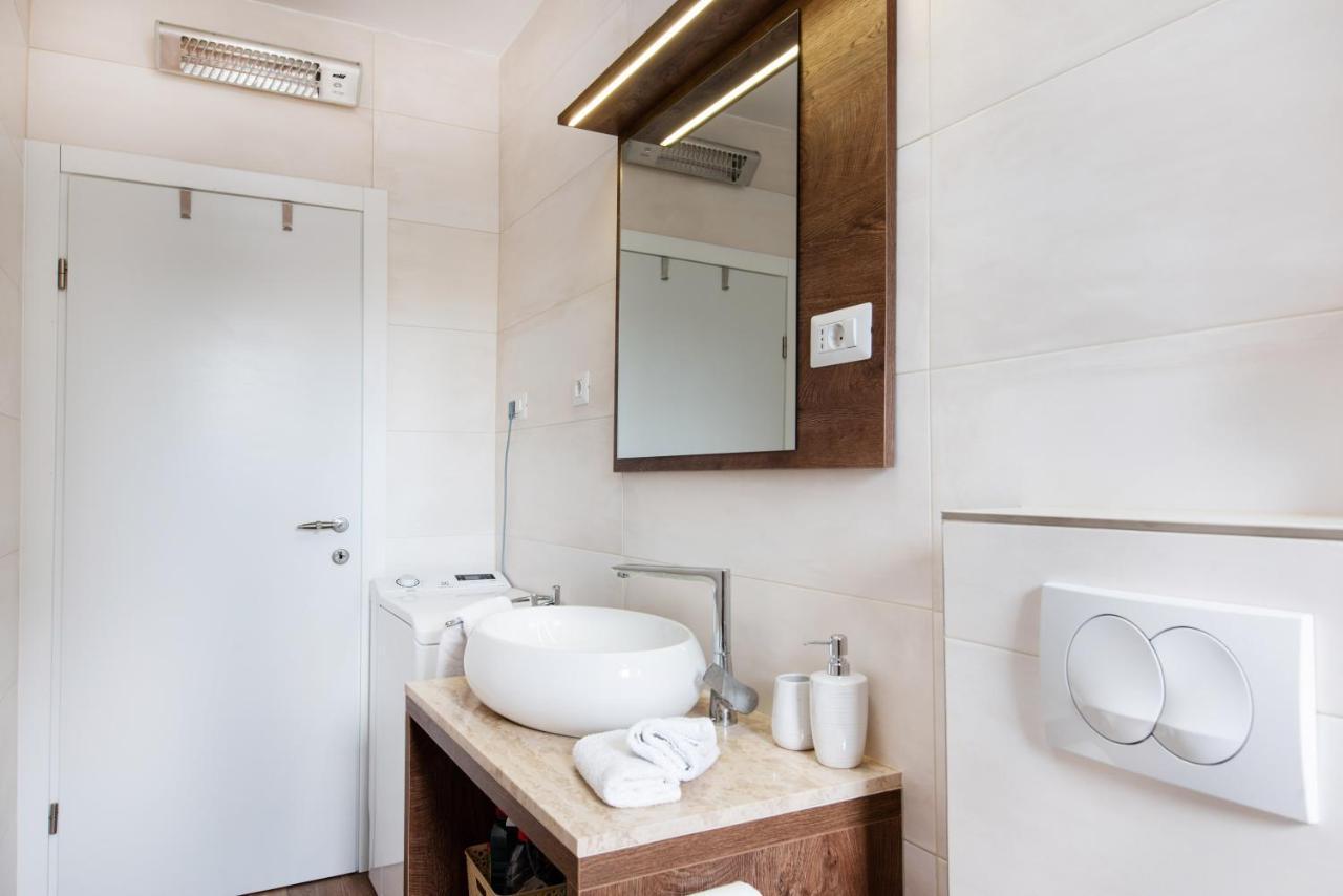 Superior Apartment Sincic โปเรช ภายนอก รูปภาพ