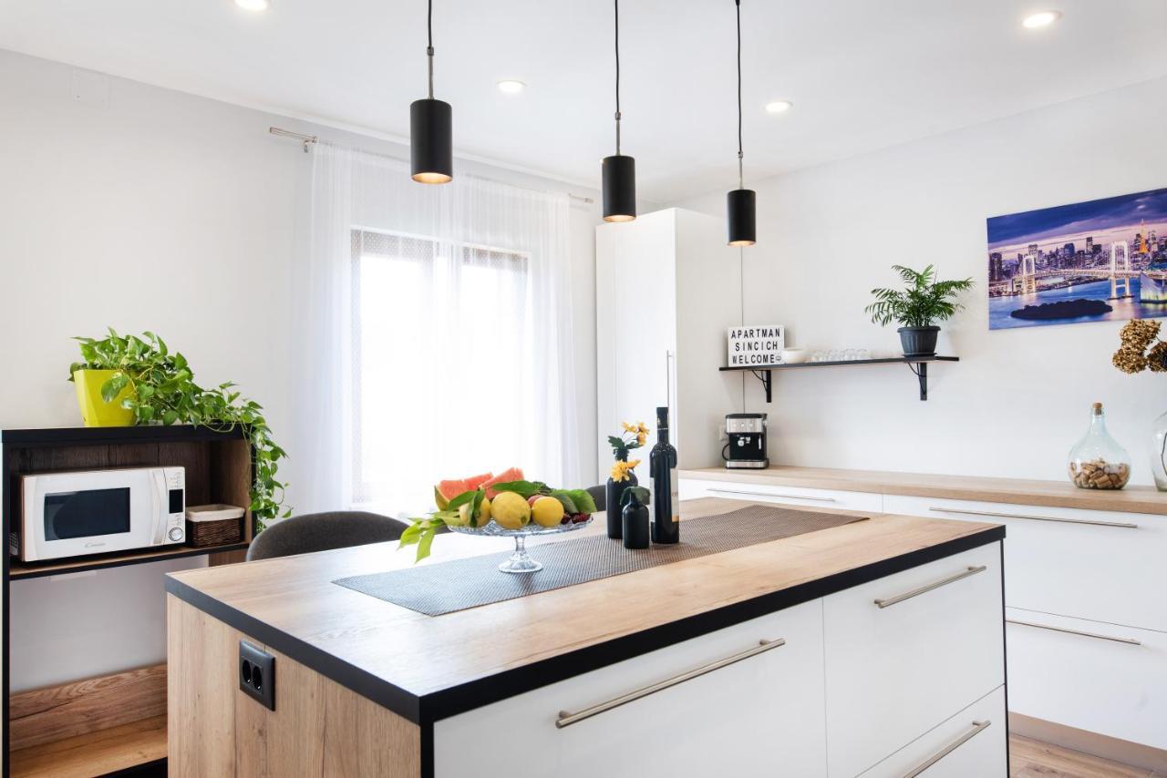 Superior Apartment Sincic โปเรช ภายนอก รูปภาพ