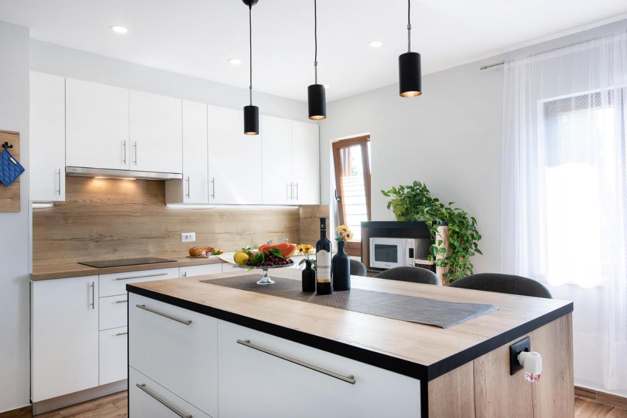 Superior Apartment Sincic โปเรช ภายนอก รูปภาพ