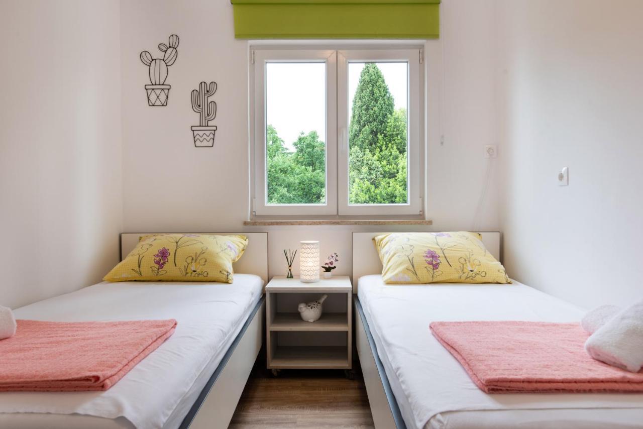 Superior Apartment Sincic โปเรช ภายนอก รูปภาพ